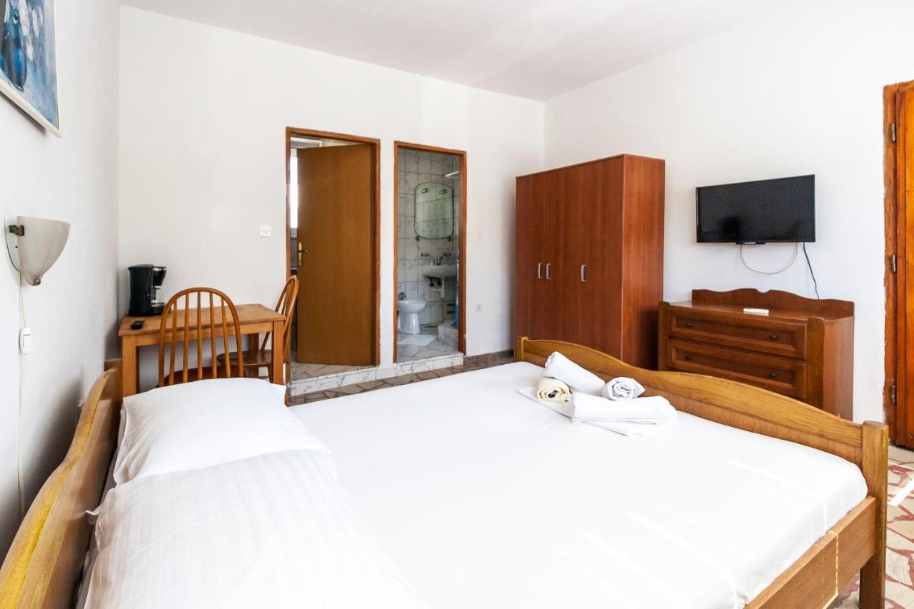 Apartments & Rooms Strcic Petra Krk Town Exterior foto