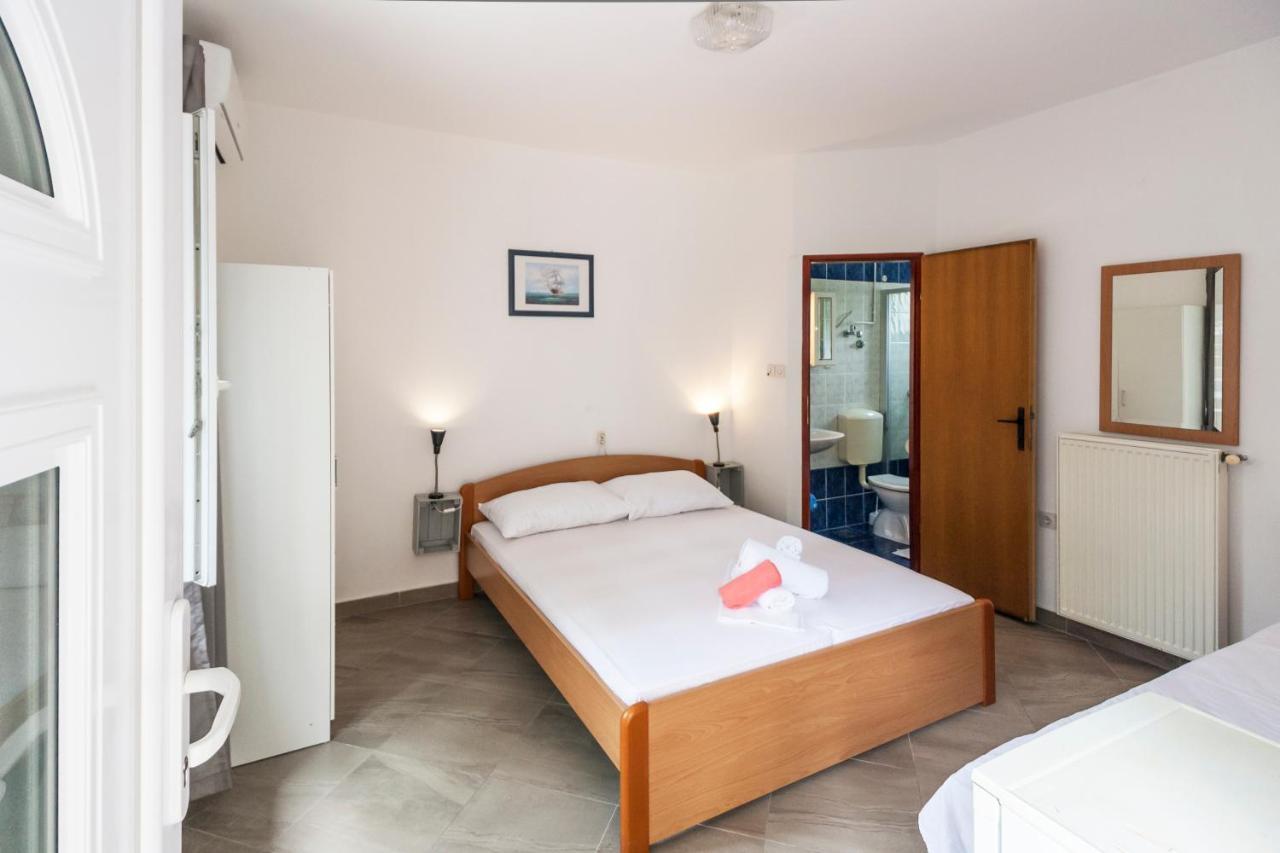 Apartments & Rooms Strcic Petra Krk Town Exterior foto