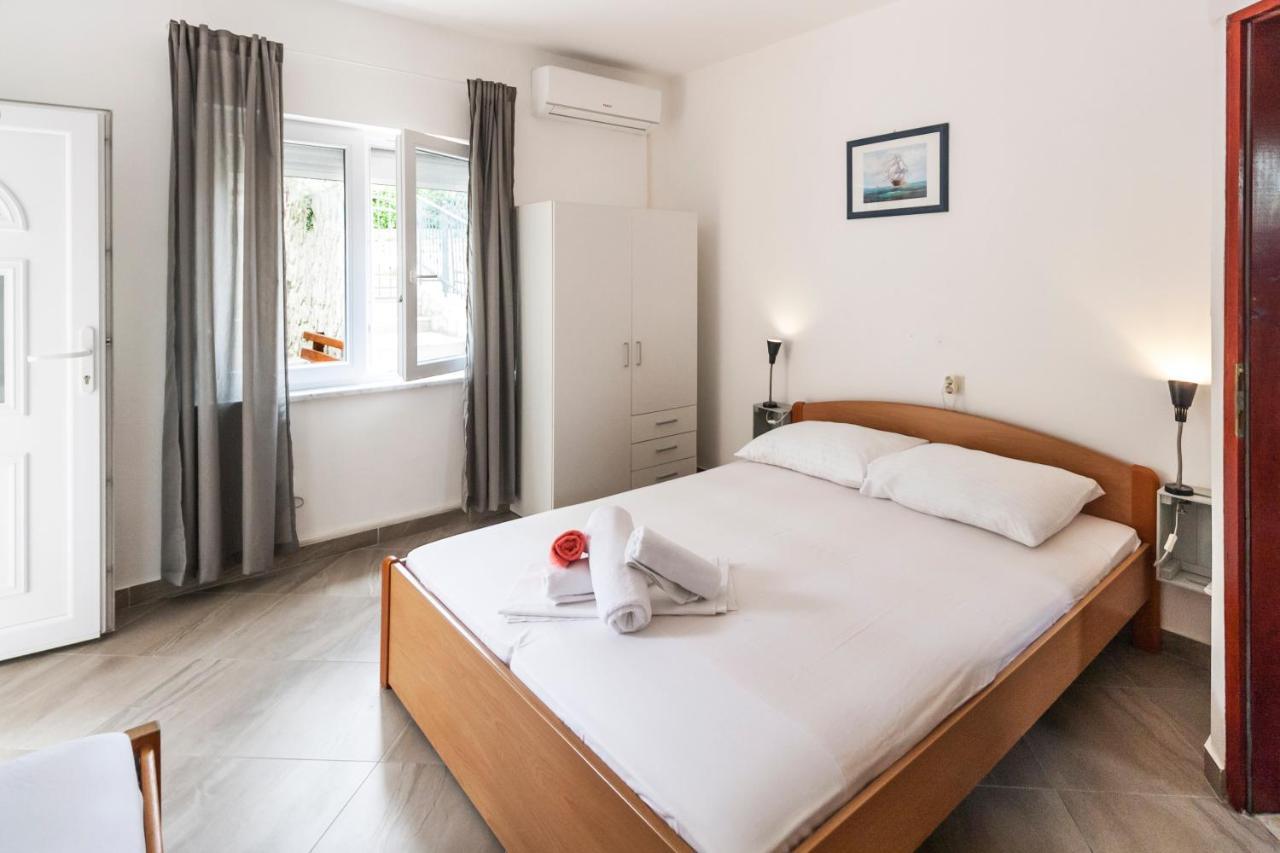 Apartments & Rooms Strcic Petra Krk Town Exterior foto