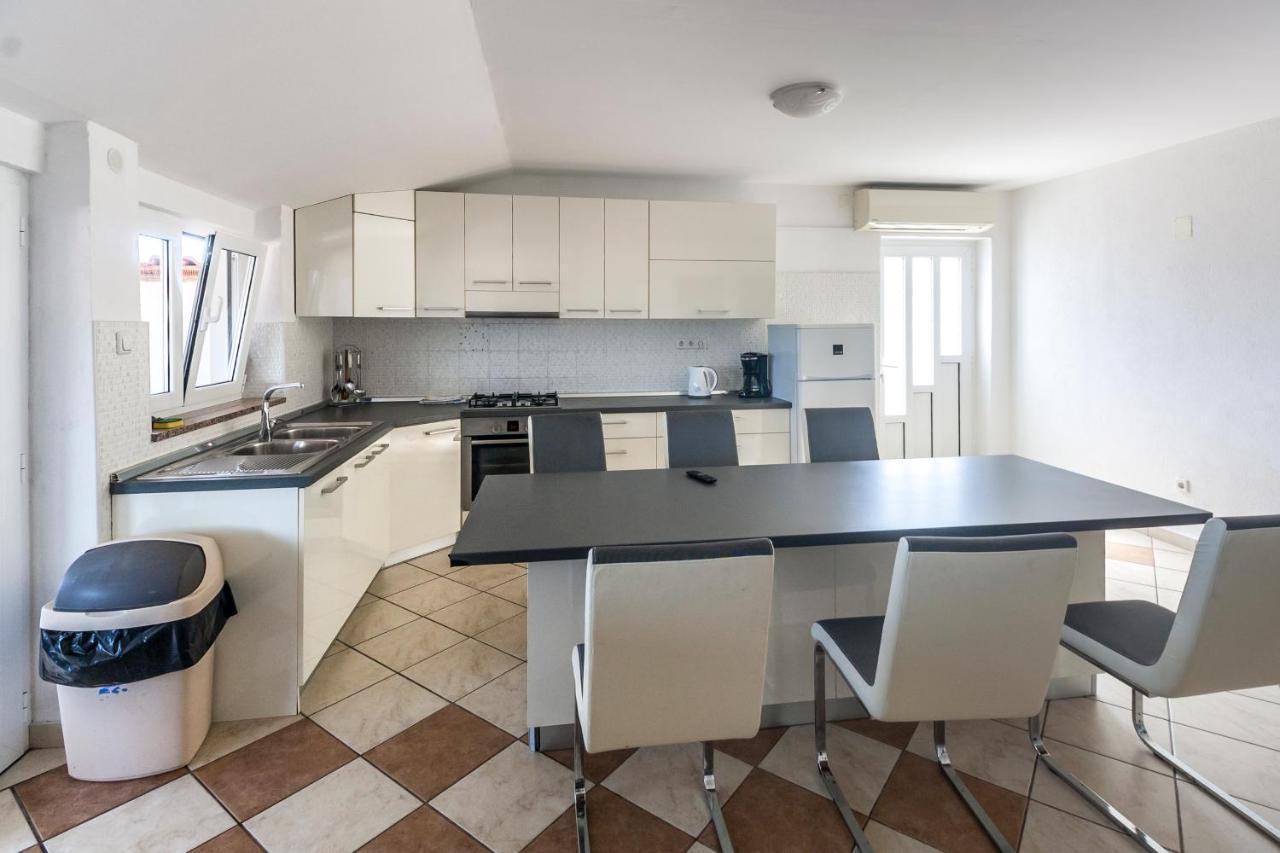 Apartments & Rooms Strcic Petra Krk Town Exterior foto