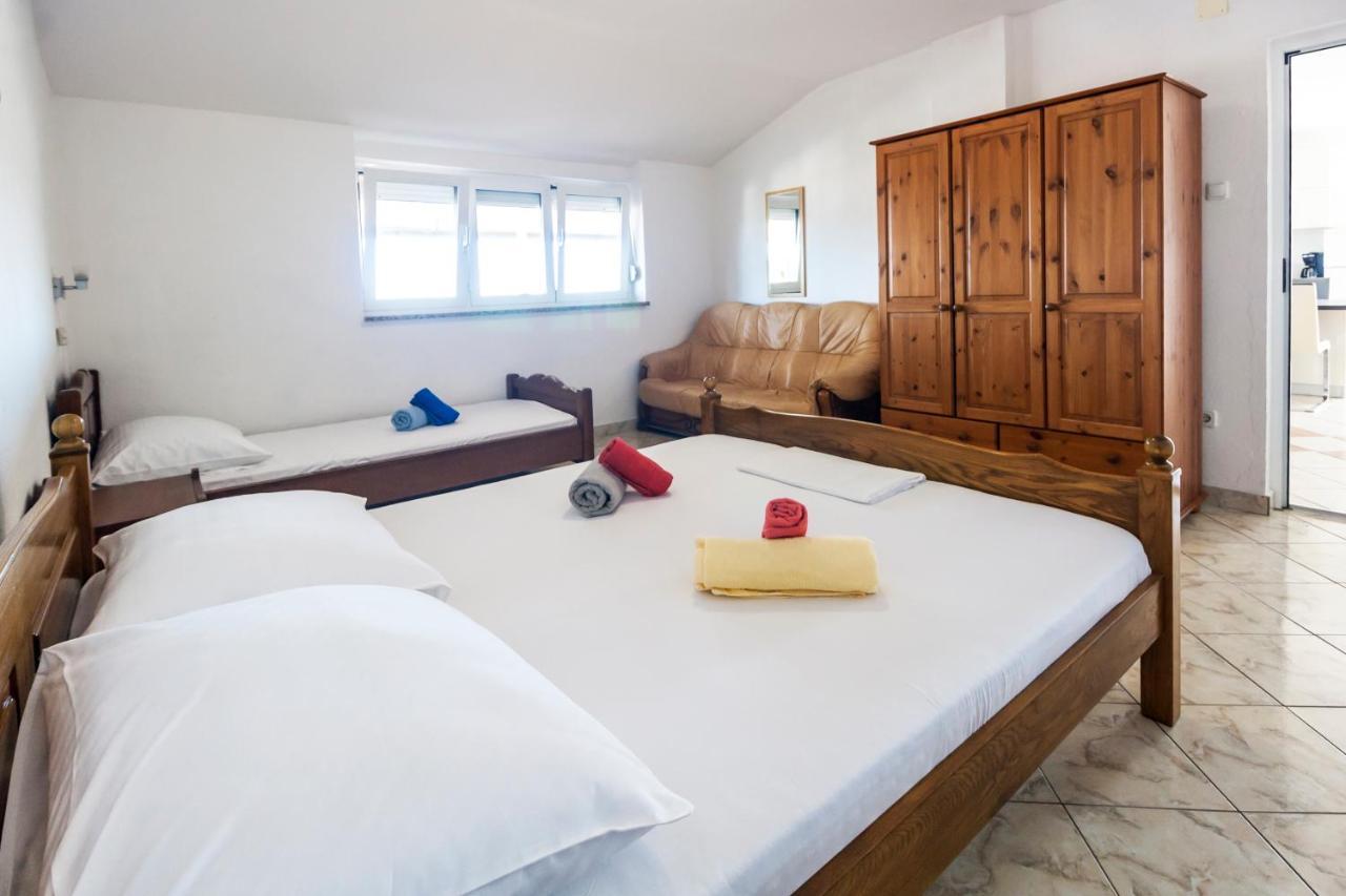 Apartments & Rooms Strcic Petra Krk Town Exterior foto