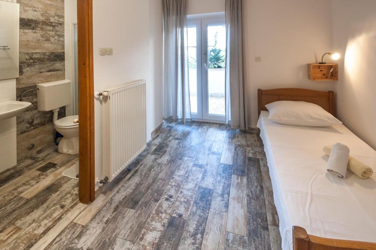 Apartments & Rooms Strcic Petra Krk Town Exterior foto